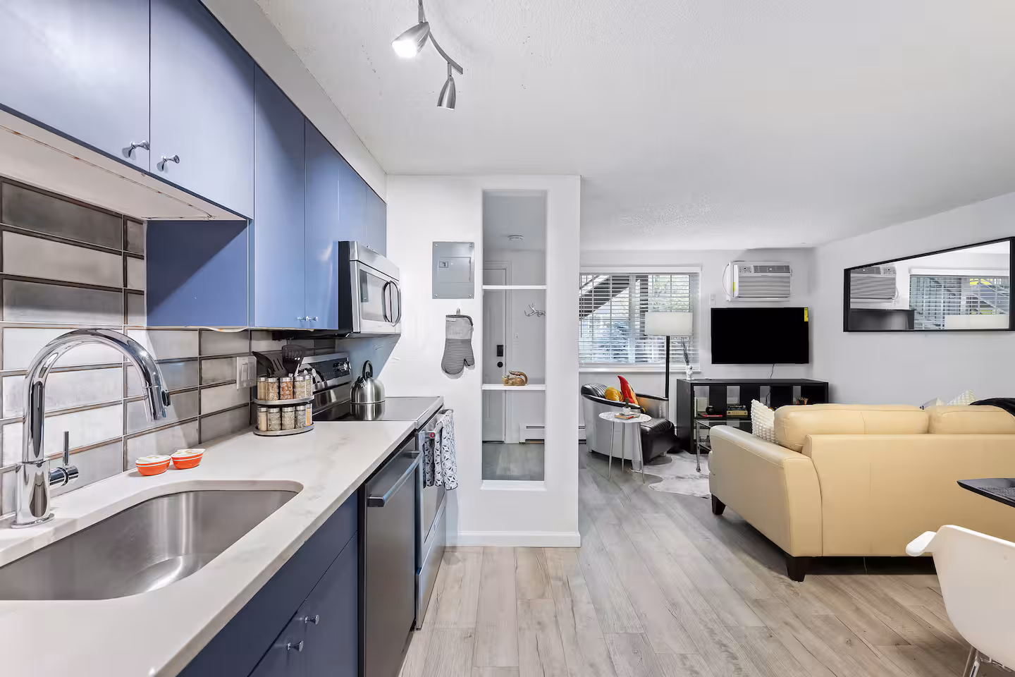 extended stay guest rooms in Englewood CO near Denver.
