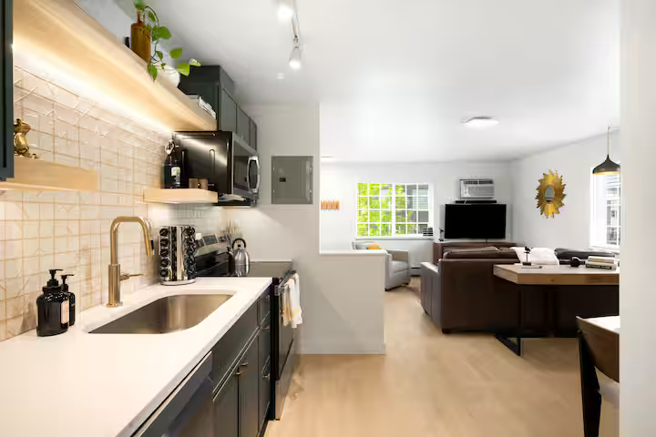 extended stay guest rooms in Englewood CO near Denver.